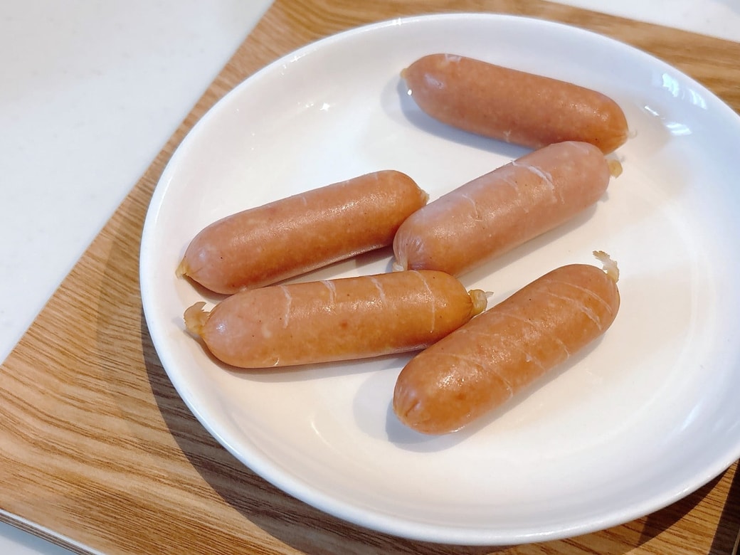 ウインナーに切れ目を入れる