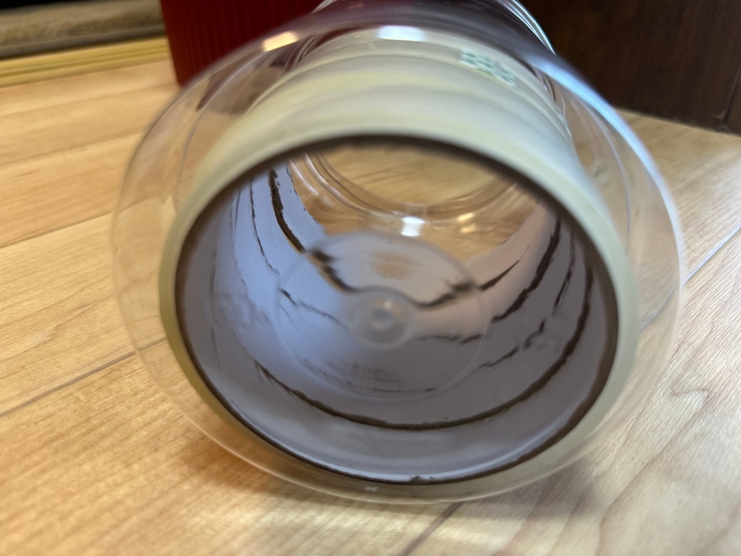 セロハンテープを入れた海苔の空き容器