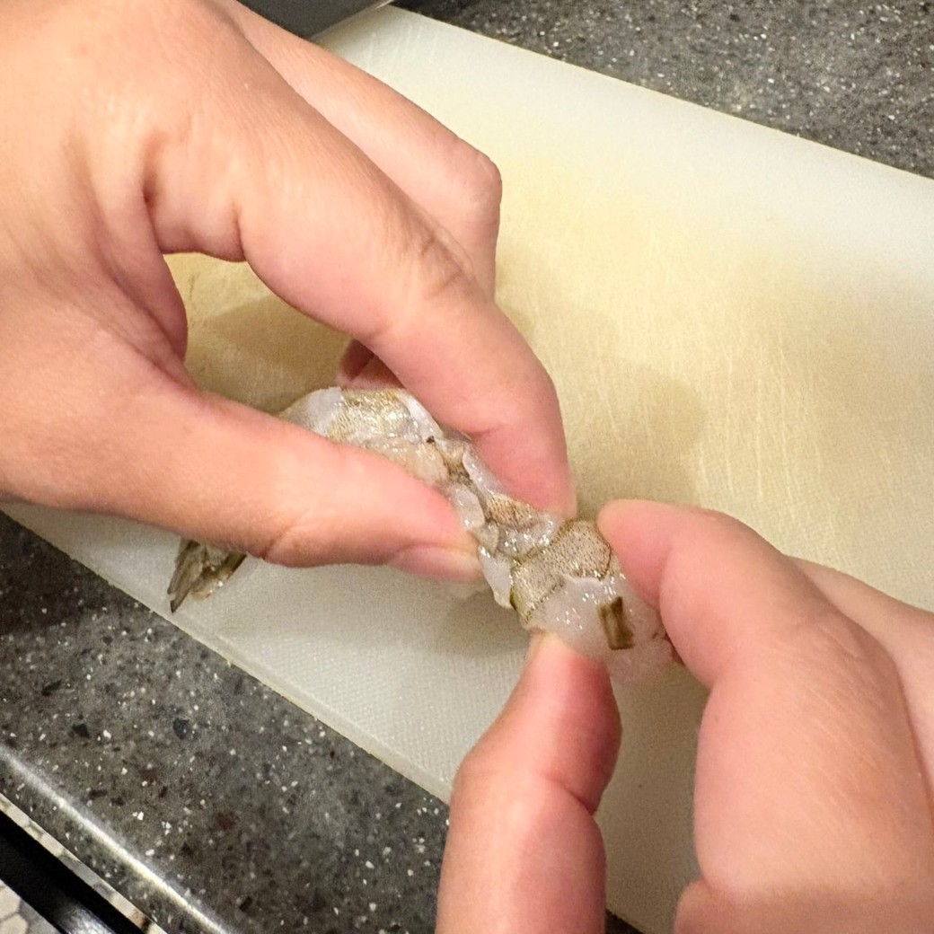 えびをまっすぐにのばしているところ