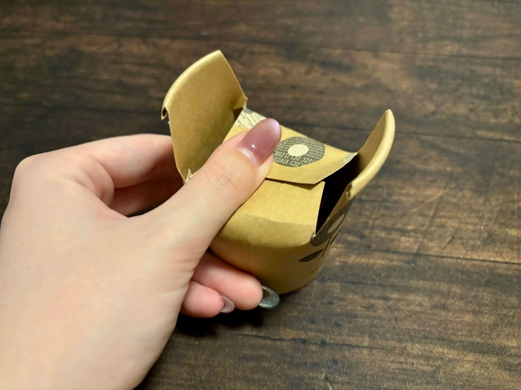 さらに口を閉じる
