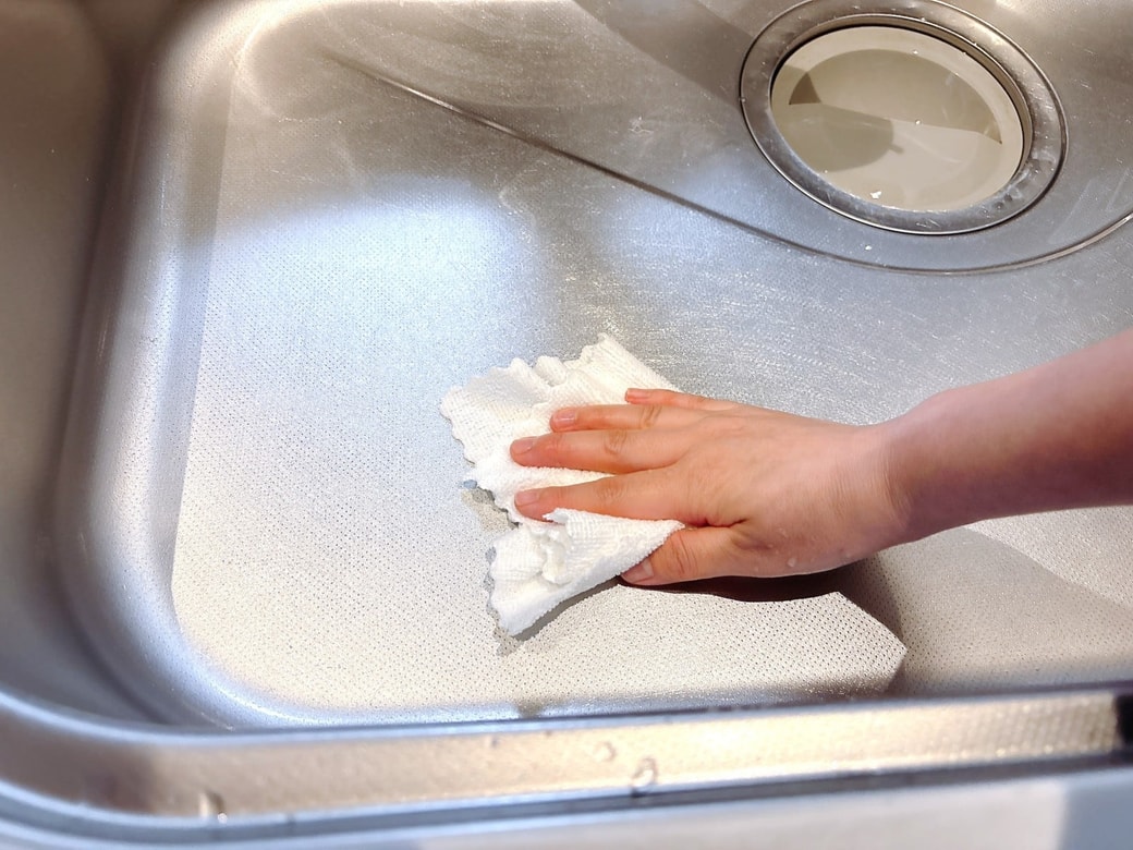 仕上げに水気を拭き取る