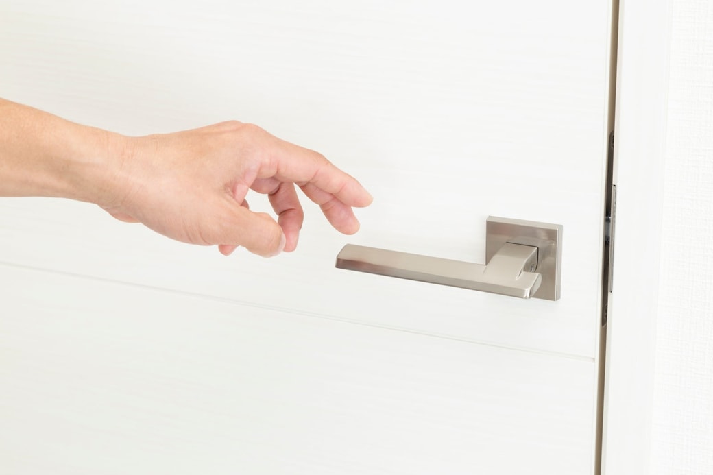 汚れが目立つスポット①ドアノブ