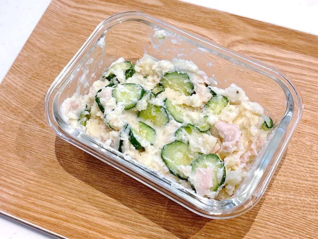 鶏ガラスープの素を加えると旨味が加わる