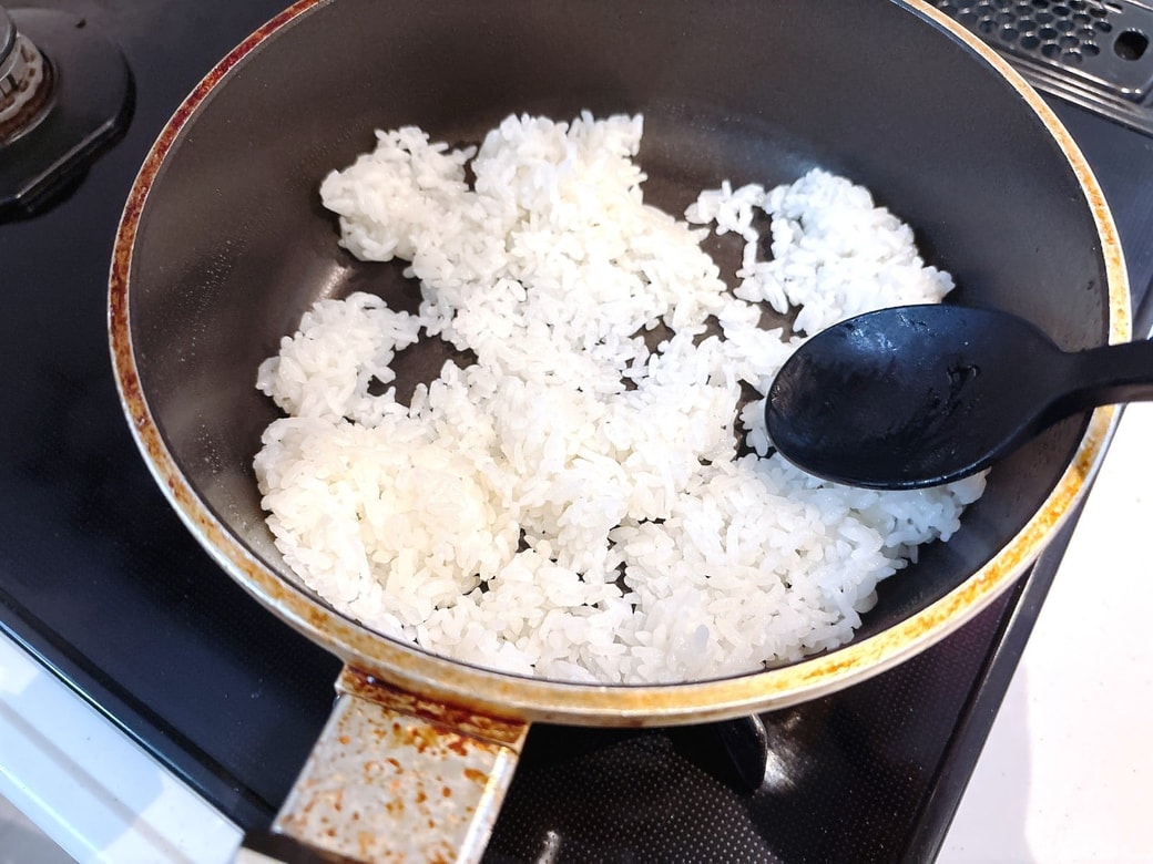 ごはんを炒める