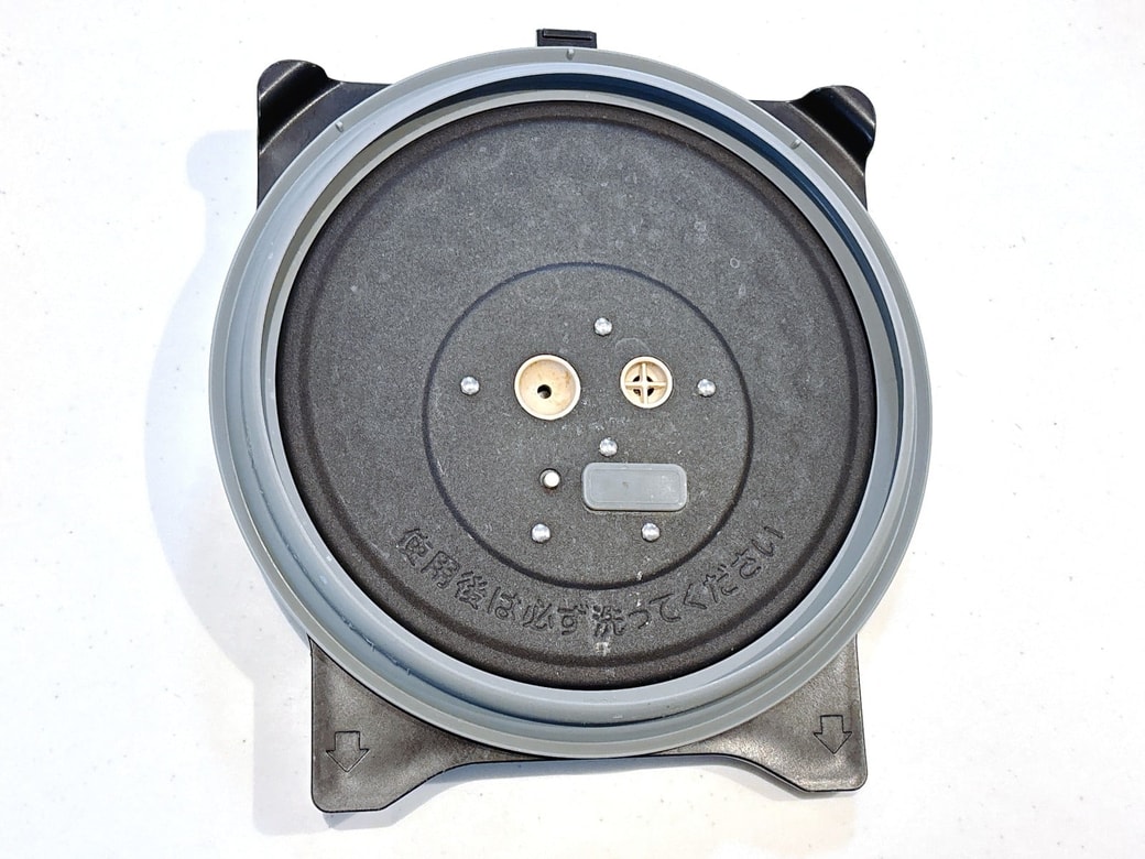 お手入れ前の汚れた内ぶた