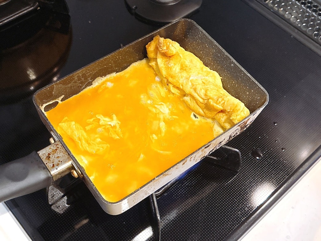 玉子焼き器で焼いていく