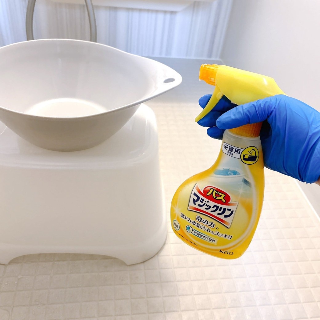 お手入れに使う「バスマジックリン」