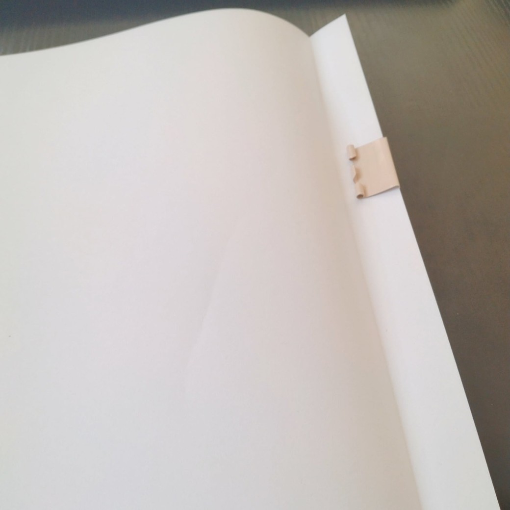 ダブルクリップで綴じた紙