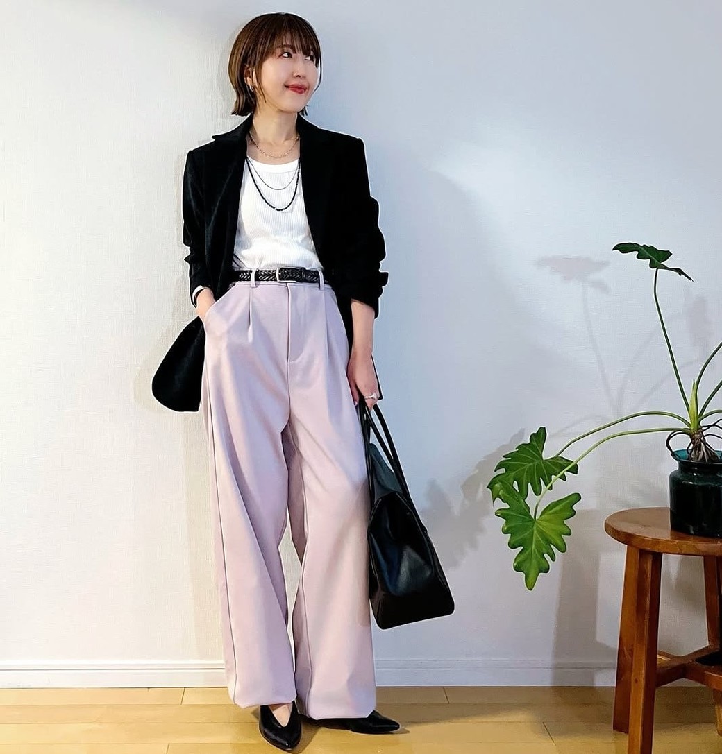 きれいめカラーのボトムスで春らしさUP！