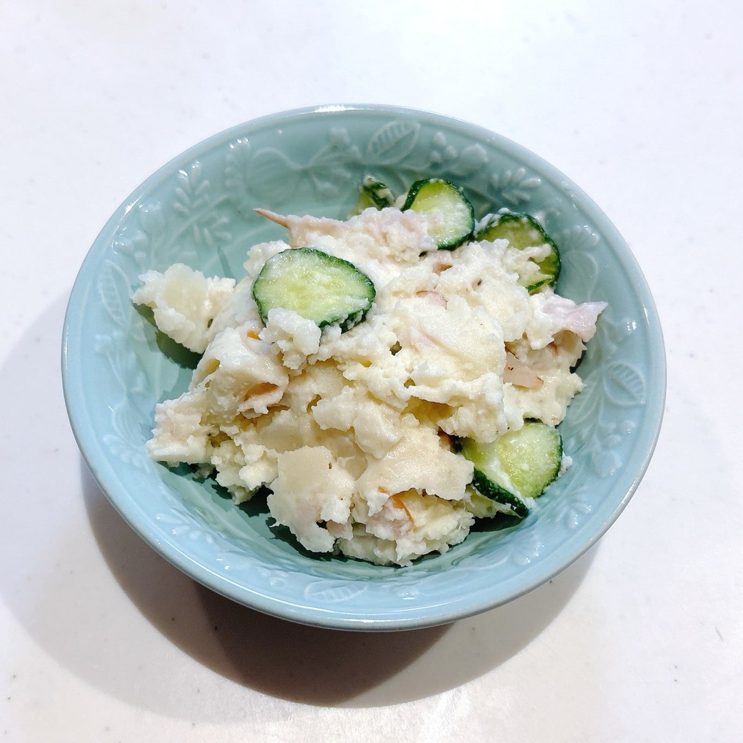 ポテトサラダを1人分盛り付ける