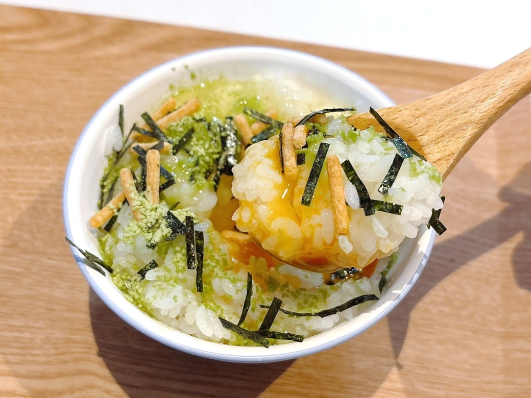 お茶漬けの素の塩味と卵が合う