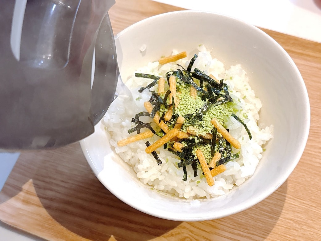 お湯を注ぐ