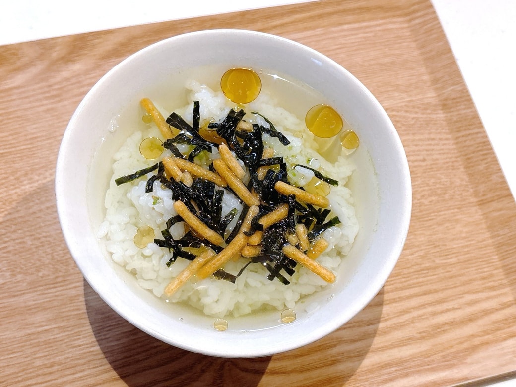 冷たいお茶漬けにごま油をかけてもおいしい