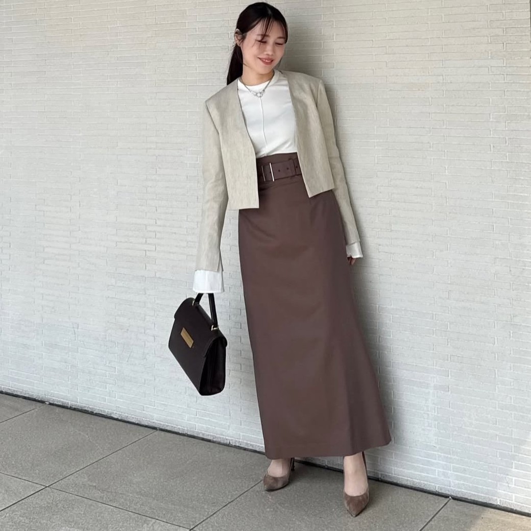 ベージュ×ブラウンで知的＆上品な印象に。