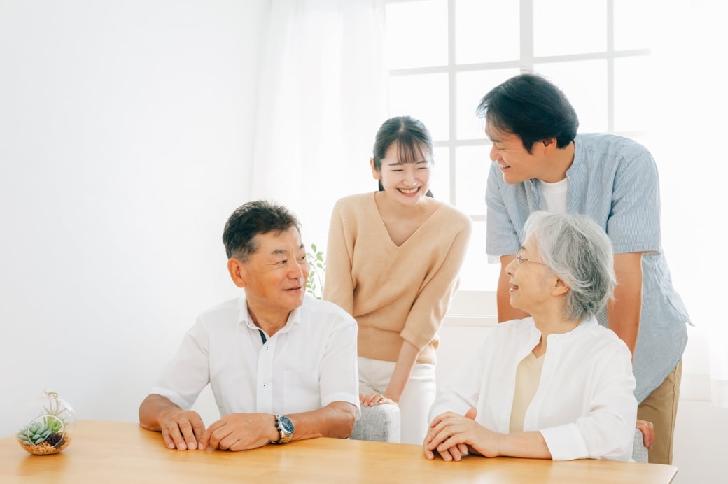 親と話し合う夫婦