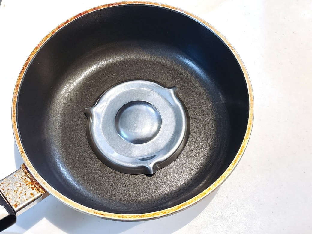 鍋の底に敷いて使う