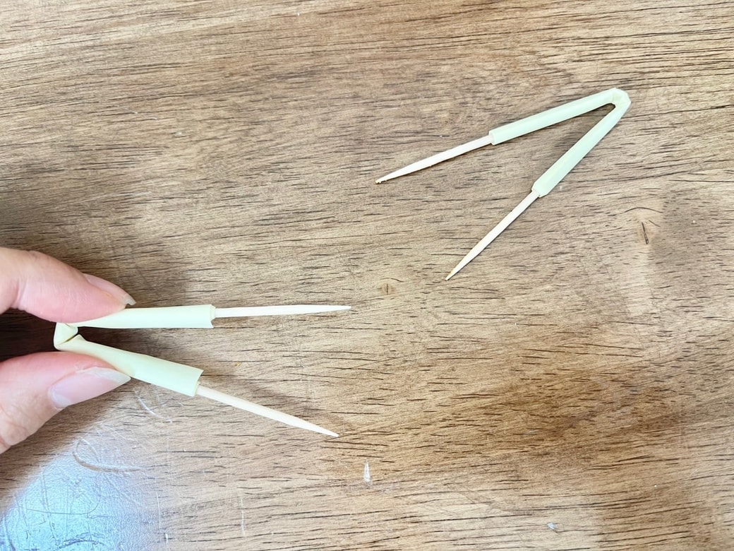 付箋と爪楊枝でミニトングが完成！
