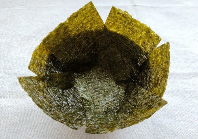 茶碗にのりを敷いたところ