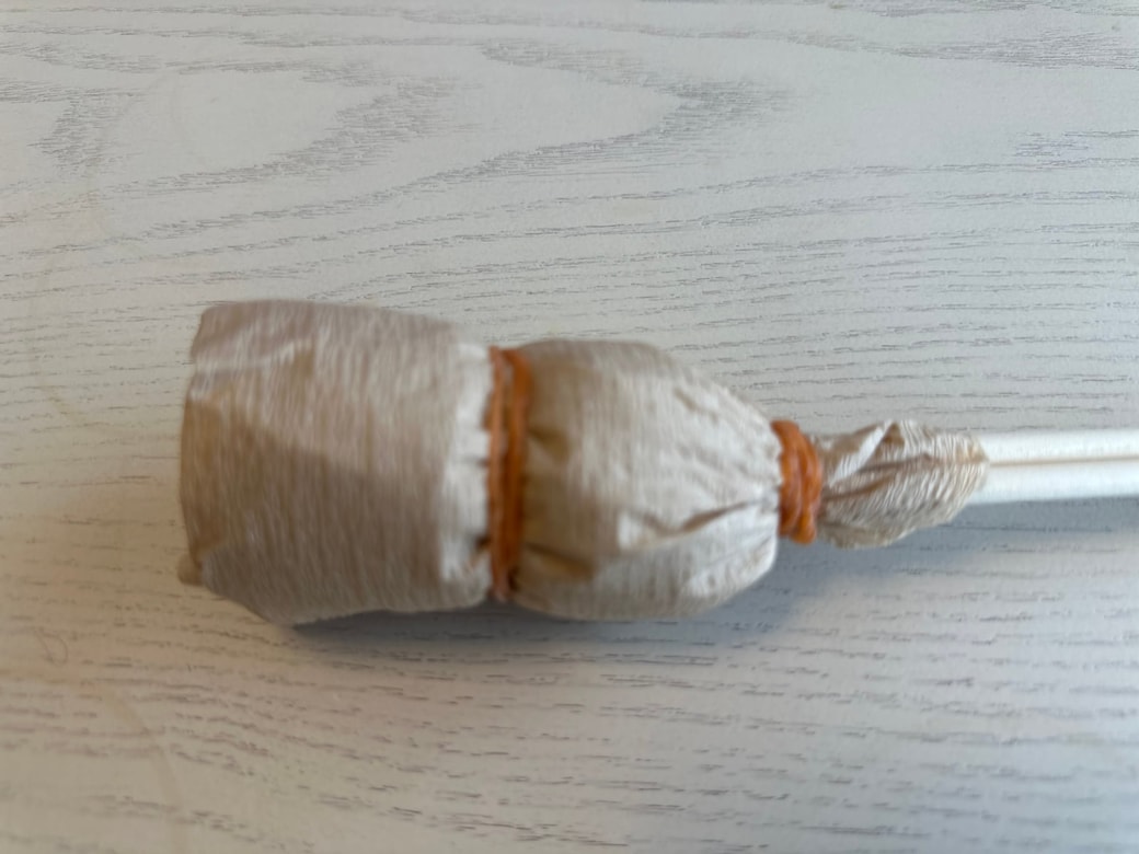 キッチンペーパーを巻きつけ、輪ゴムで留めたところ