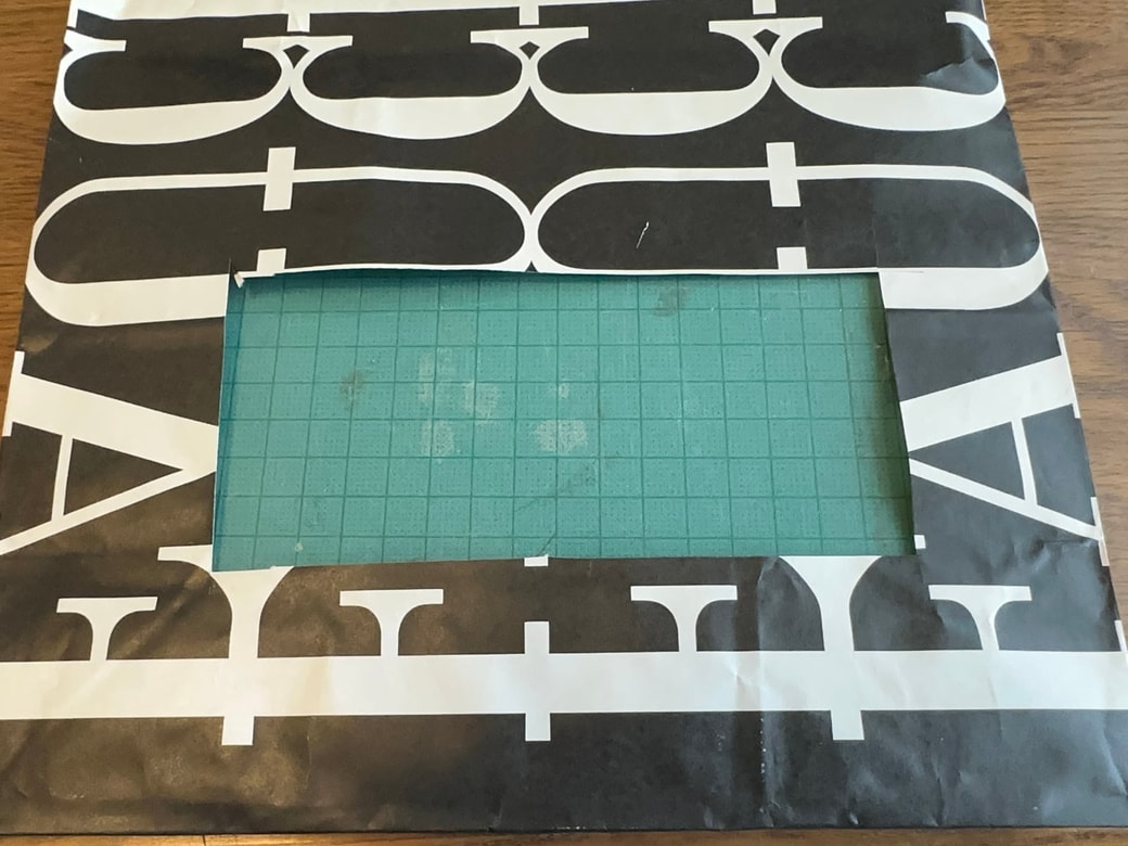 穴を開けた紙袋