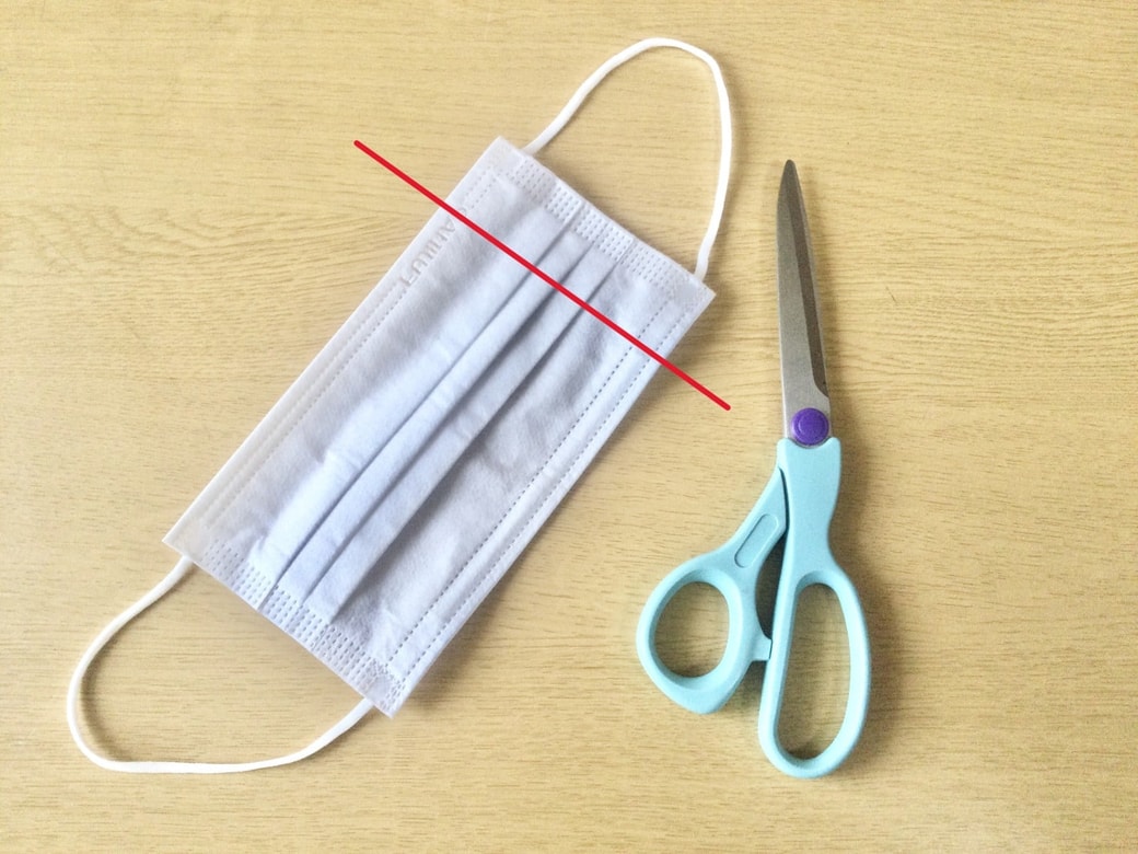 マスクとハサミ