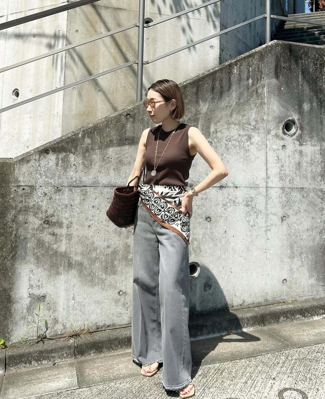 トレンドのスカーフコーデで高見え！