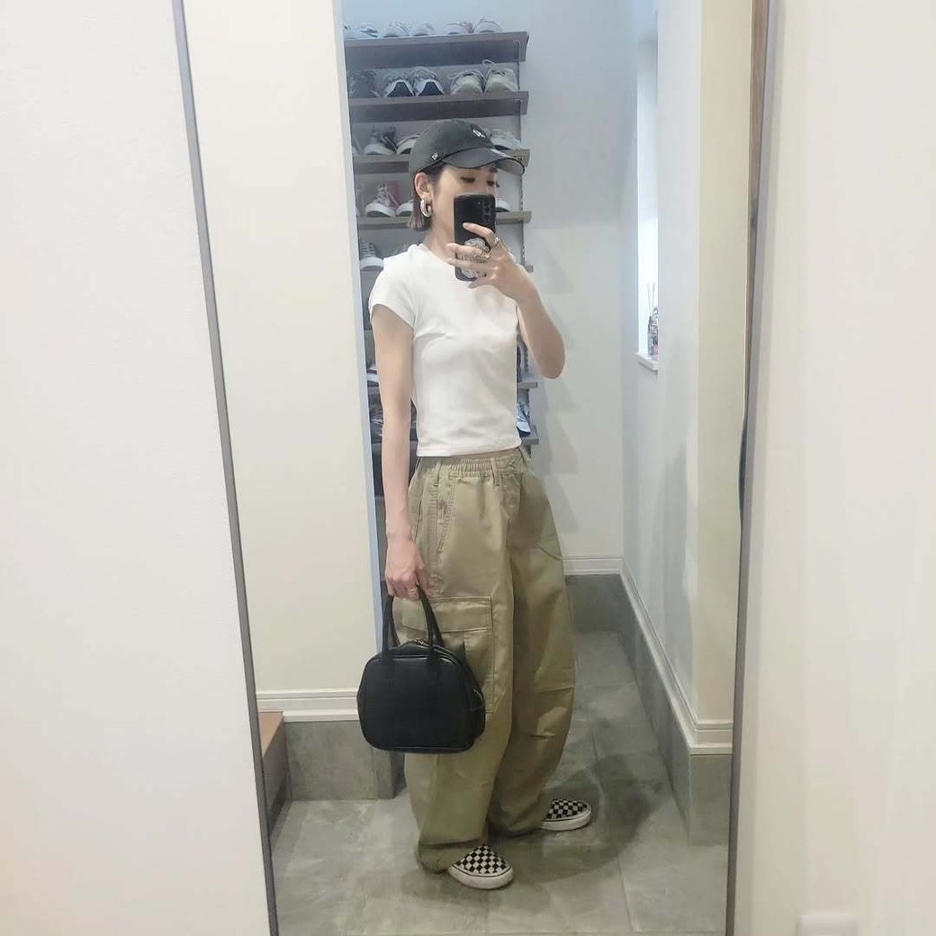 きれいめバッグも高見えできるアイテム。