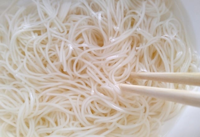 そうめんをほぐすところ
