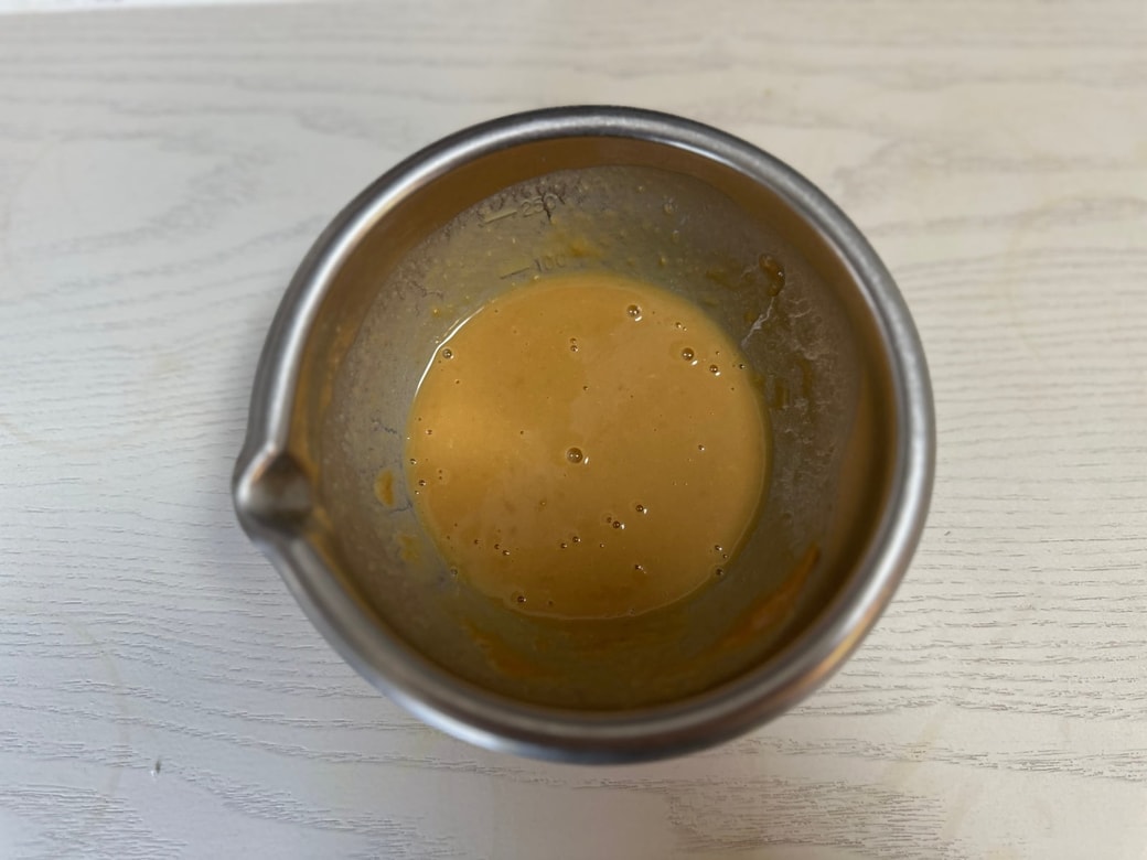 味噌とピーナッツバターを混ぜる