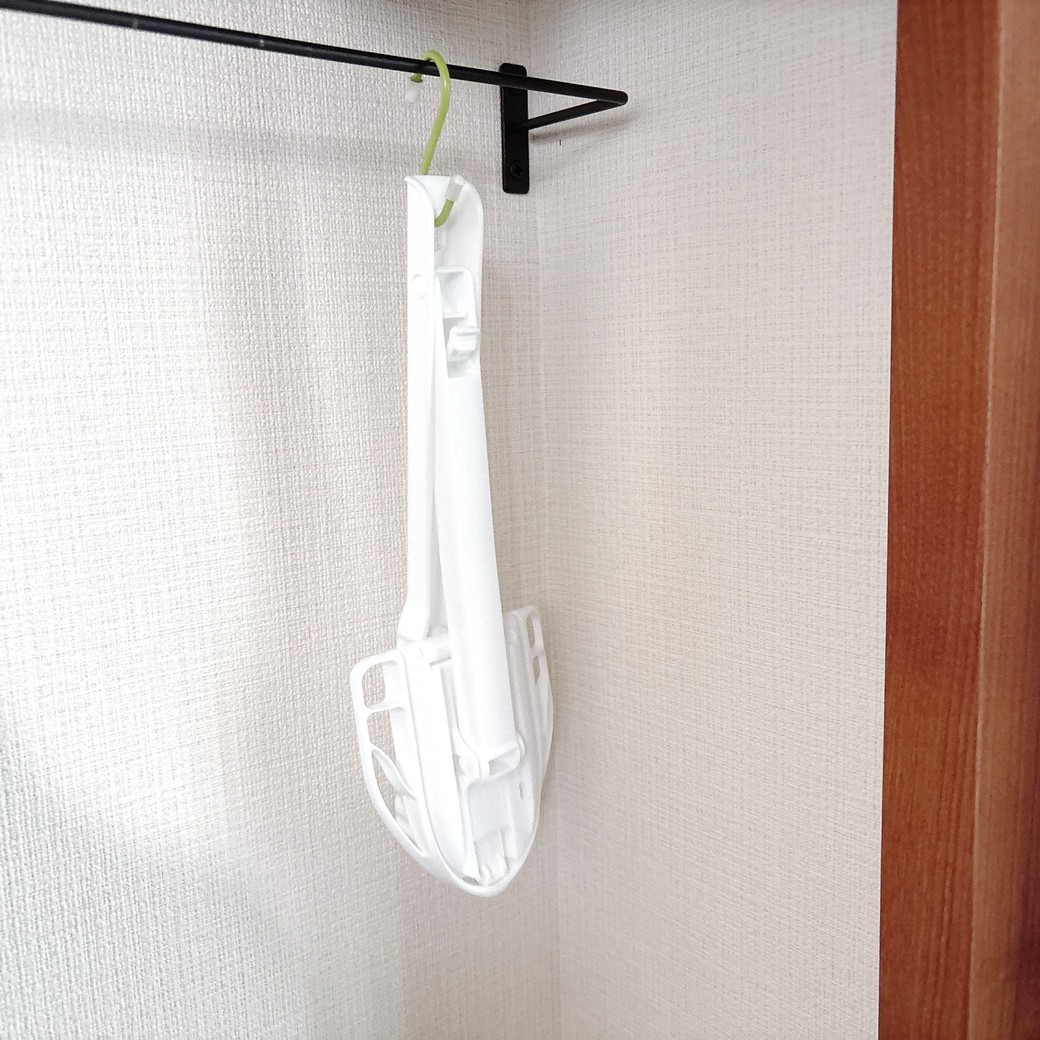 使わない時はフックに吊るしても