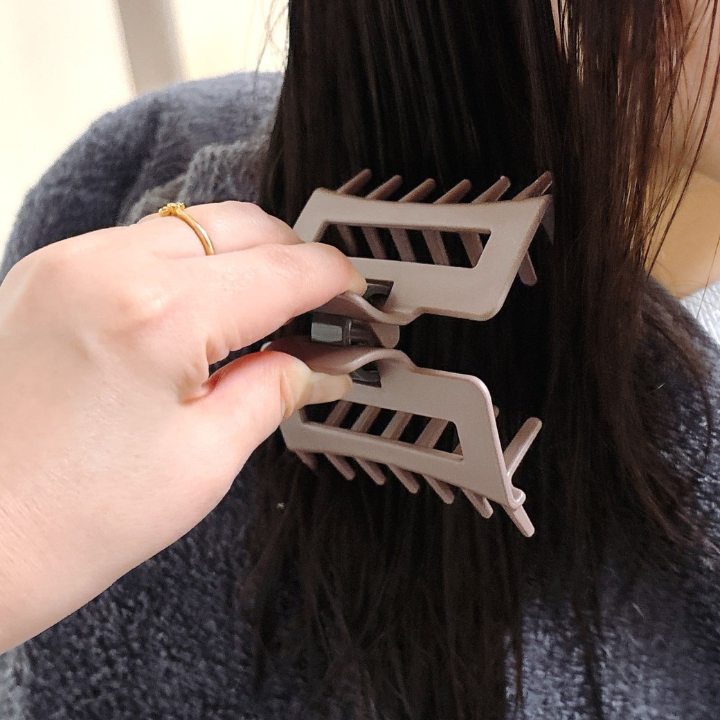 トリートメントをつけてなじませる