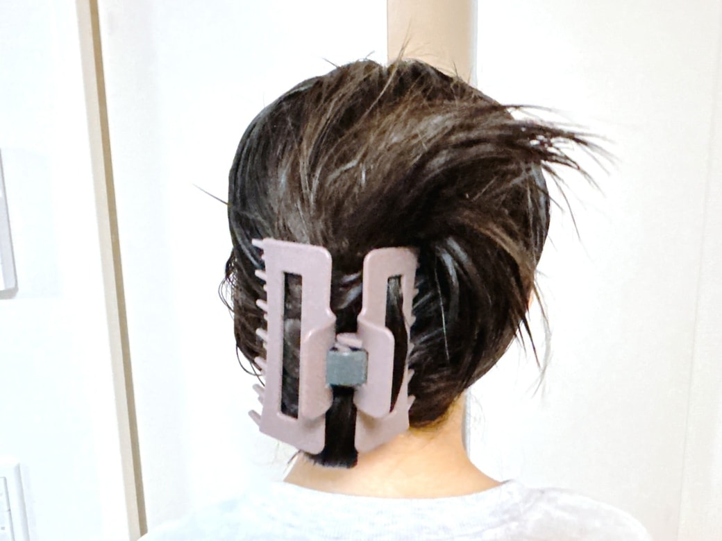 ヘアクリップでとまった髪の毛