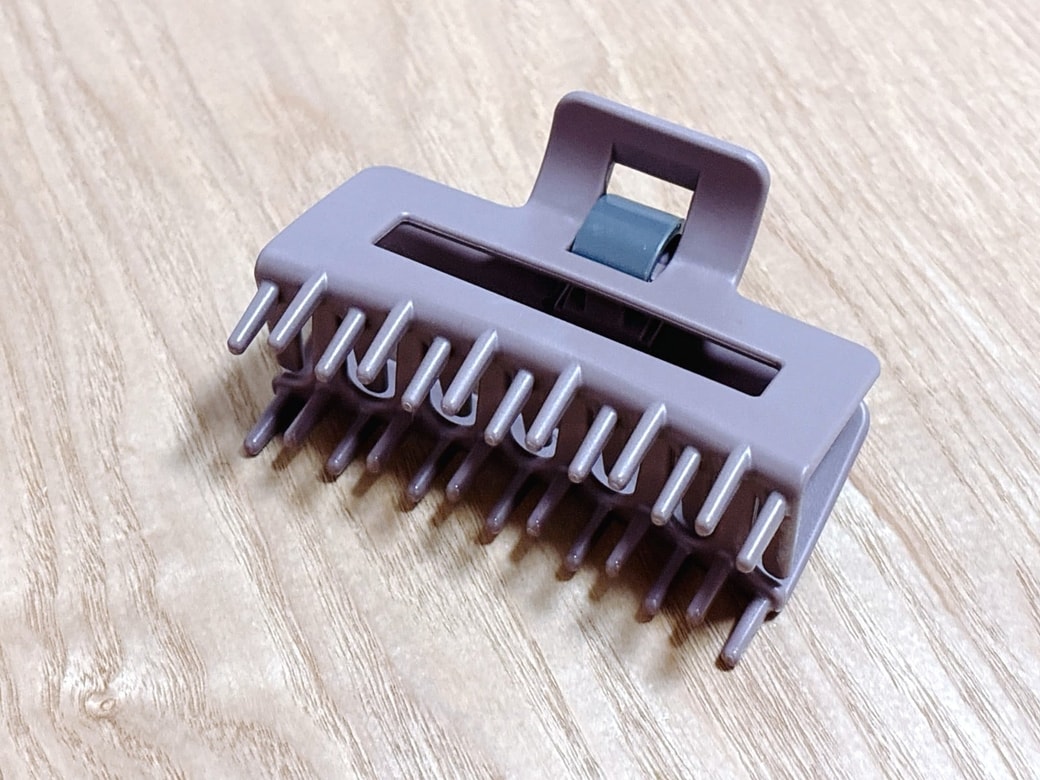 トリートメントを馴染ませるコームつき