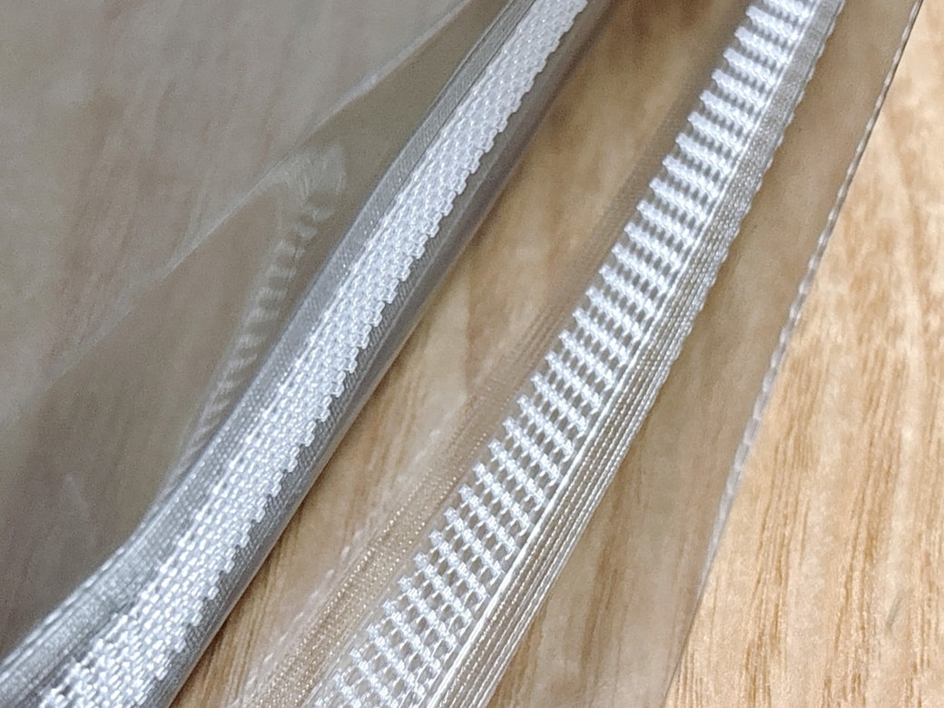 留め具がマジックテープになっている