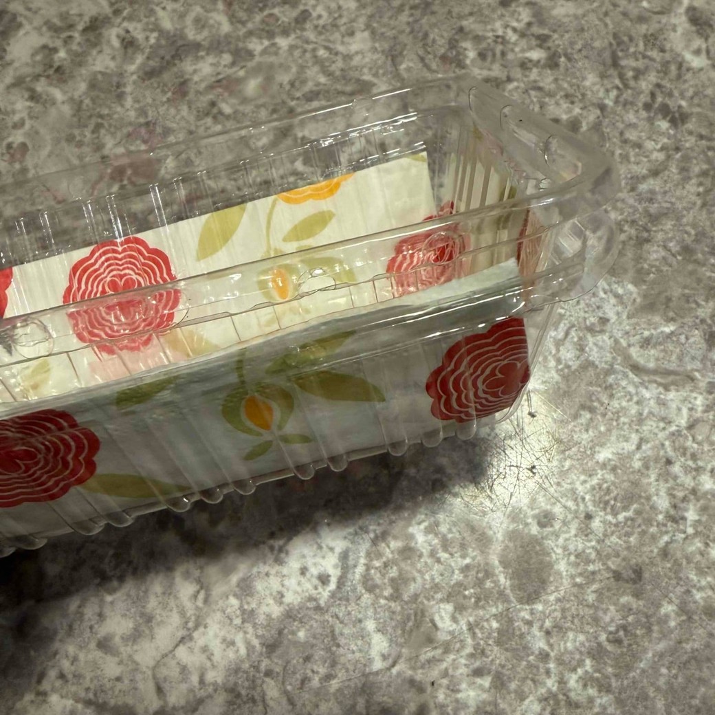 パックとパックの間にナプキンをはさんだところ