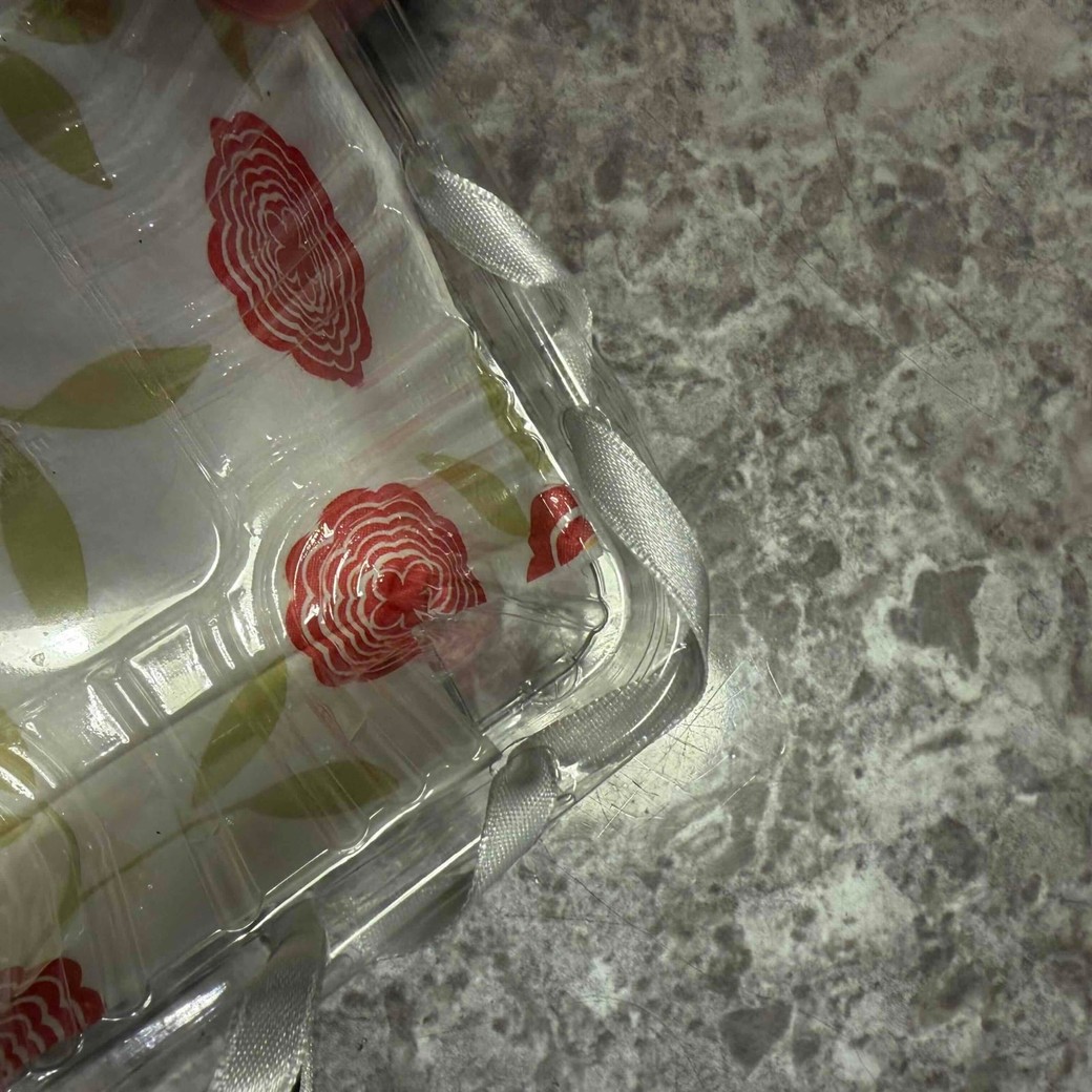 穴にリボンを通したところ