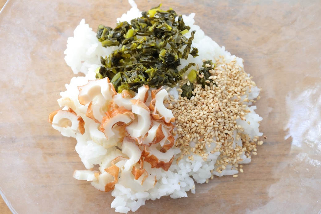 「高菜漬けとちくわのおにぎり」