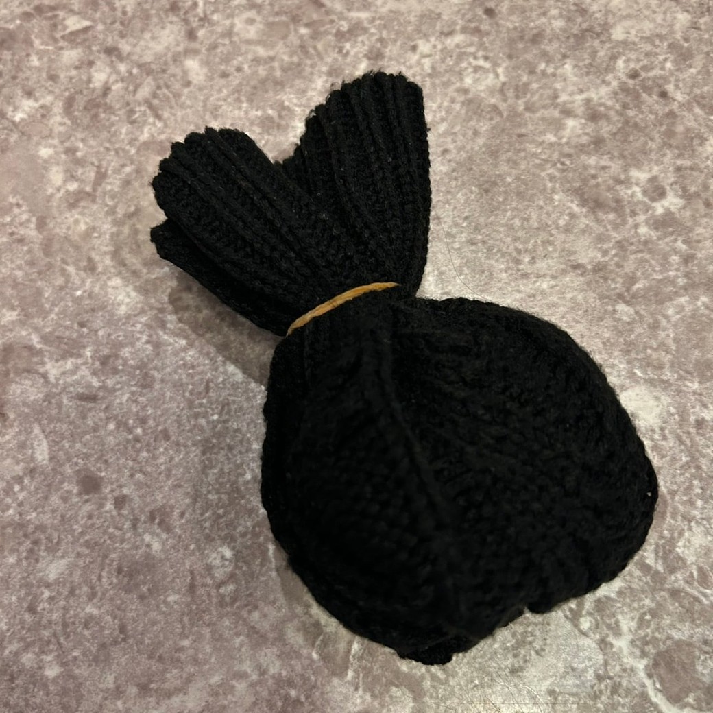 端を輪ゴムで結んだところ