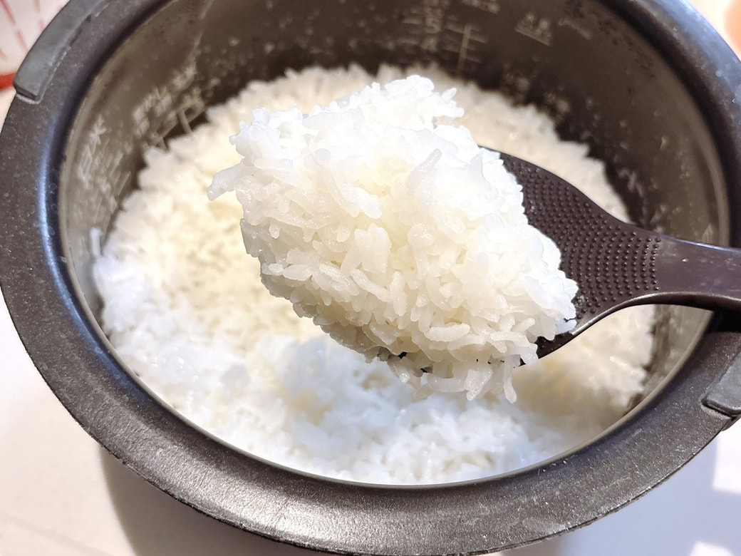塩を加えて炊いたおにぎり用ごはん