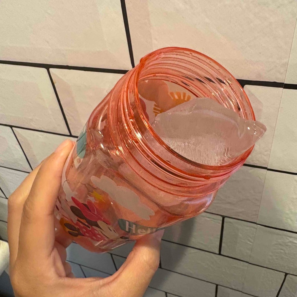 ジップ付きの袋と割りばしで完成した長細い氷