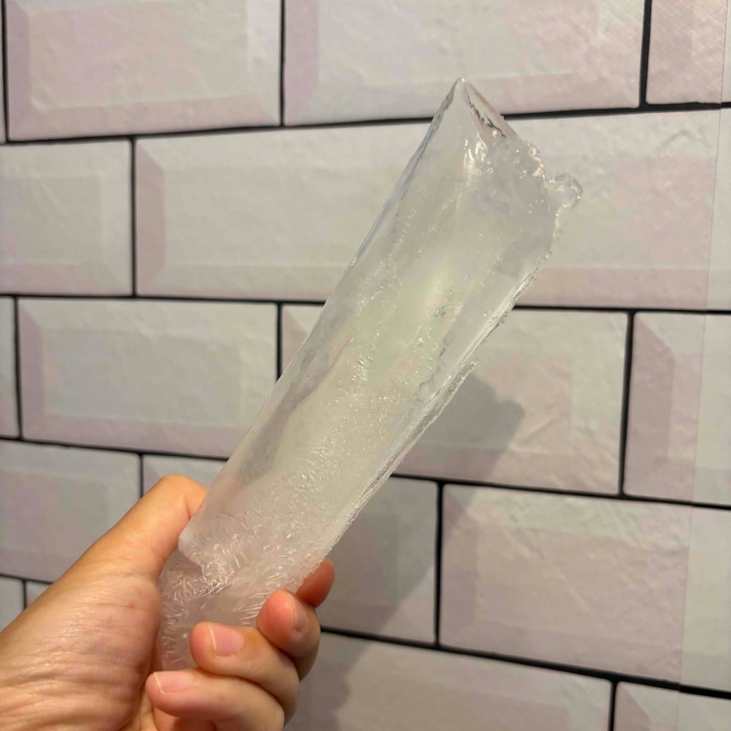 細長い氷の写真