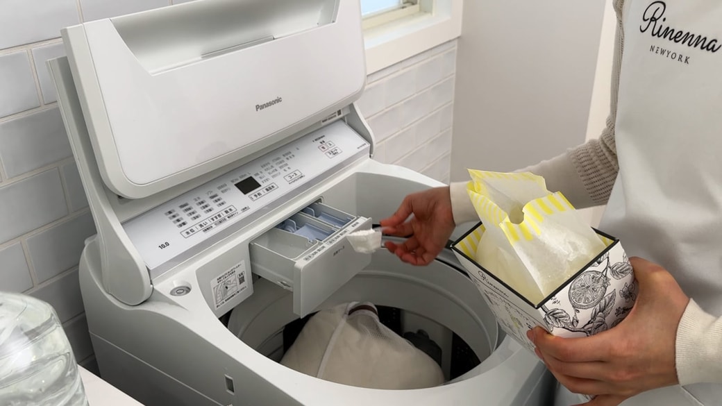 枕を洗濯機にかける