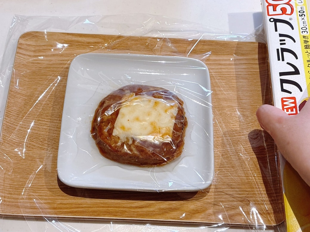 ラップをかけて電子レンジで温める