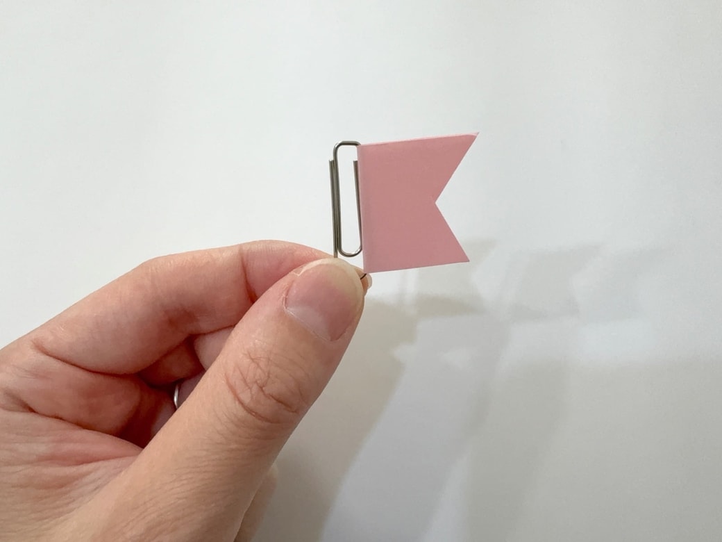クリップとふせんで「しおり」に変身