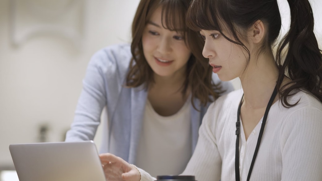 仕事をする女性