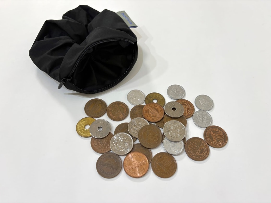 硬貨30枚余裕で入る