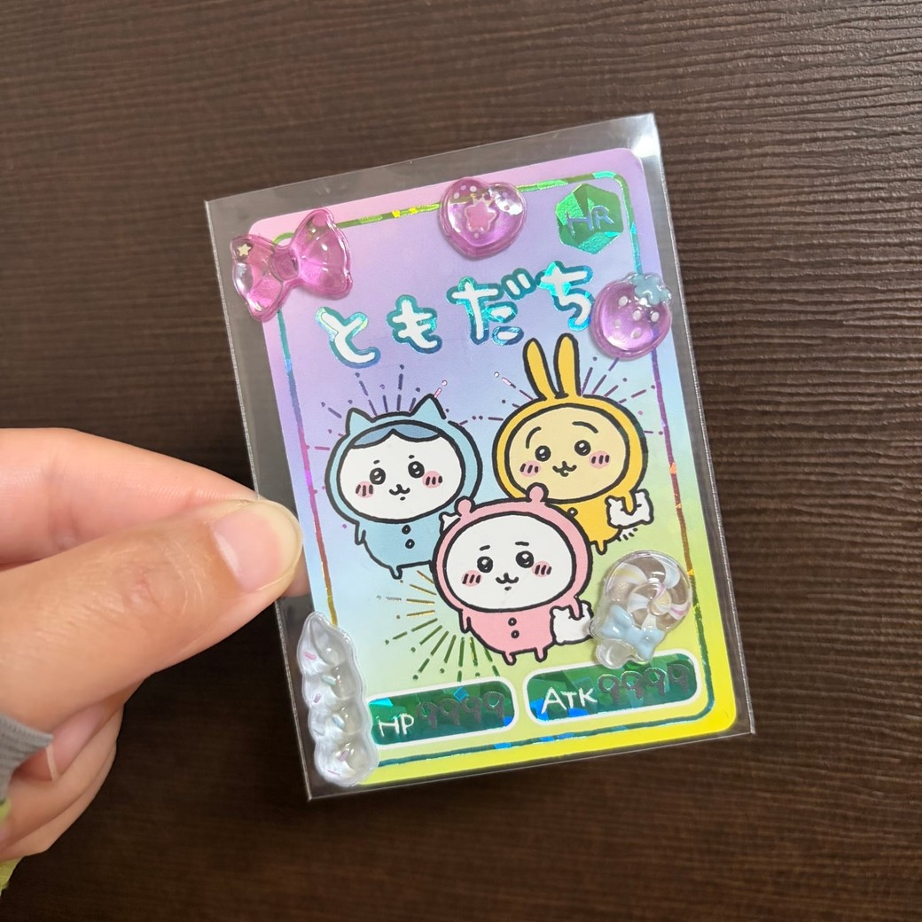 トレカスリーブをシールでデコったところ