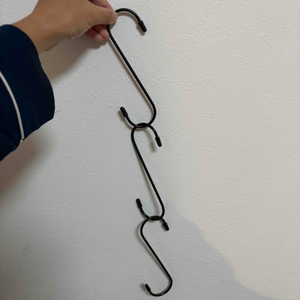 S字フックを縦に連結したところ