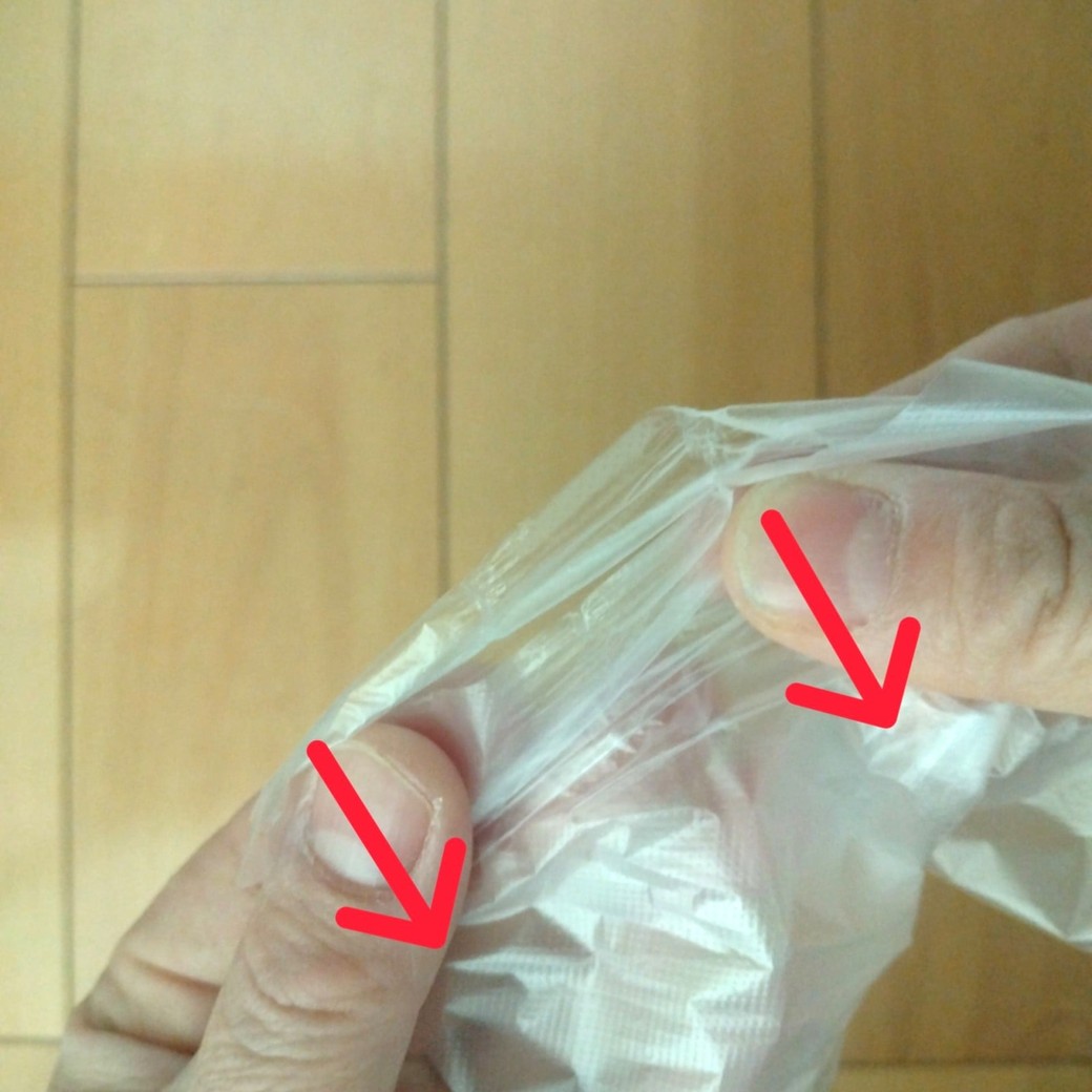 袋をスライドさせて開ける人