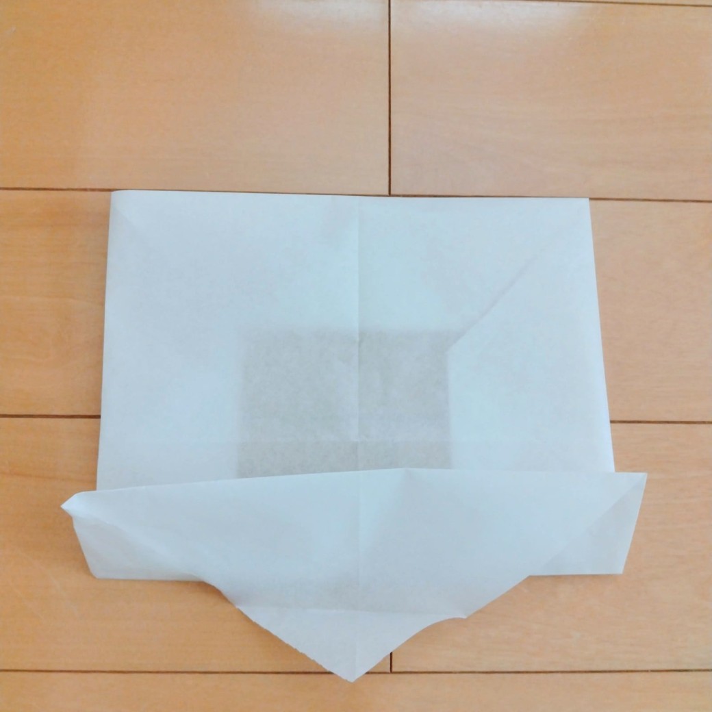 折っているクッキングシート